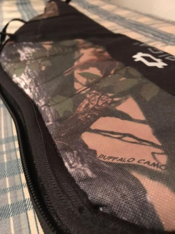 Se vende funda Norica para rifle con visor.

111 cms, muy bien acolchada. Con asa de transporte y bolsillo 00