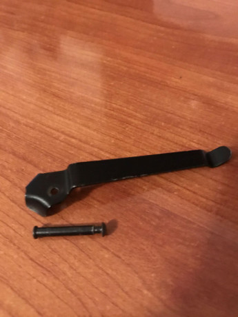 Se vende pinza Techna Clip para colocar en una Smith and Weeson Bodyward 380.

Muy cómoda para portar 01