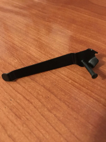 Se vende pinza Techna Clip para colocar en una Smith and Weeson Bodyward 380.

Muy cómoda para portar 00