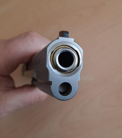 Vendo pistola Smith&Wesson Target Champion. Calibre 9 mm. Dos cargadores. Usada solo para precisión. 01