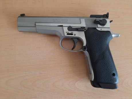 Vendo pistola Smith&Wesson Target Champion. Calibre 9 mm. Dos cargadores. Usada solo para precisión. 00