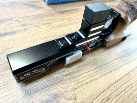 Un buen amigo, que deja la afición, me ha pedido que anuncie a la venta esta magnífica pistola. Ideal 20