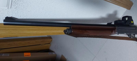 Un amigo vende su escopeta Benelli modelo sl121 con cañon estriado para balas con alza y punto, y visor 02