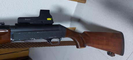Un amigo vende su escopeta Benelli modelo sl121 con cañon estriado para balas con alza y punto, y visor 01
