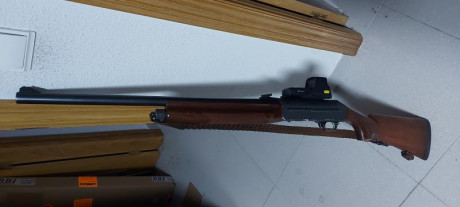 Un amigo vende su escopeta Benelli modelo sl121 con cañon estriado para balas con alza y punto, y visor 00