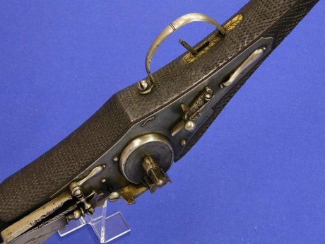 Voy a colocar unas fotos de un arma larga alemana de llave de mecha del siglo XVI. 91