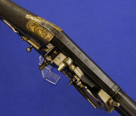 Voy a colocar unas fotos de un arma larga alemana de llave de mecha del siglo XVI. 90