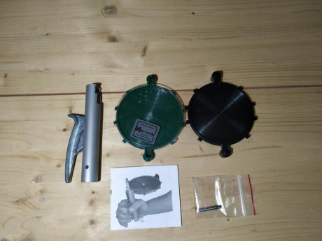 Vendo empistonador manual Hornady. Para pistones small y large. Muy poco uso. Cómo Nuevo. Lo vendo por 01