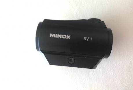 Se ofrece magnifico  punto rojo MINOX RV-1 nuevo, comprado y vendida el arma, me quede con el minox sin 11