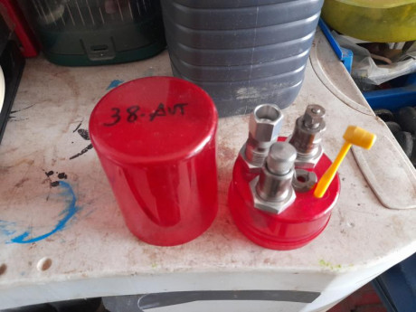 30 cada uno más envio. 02