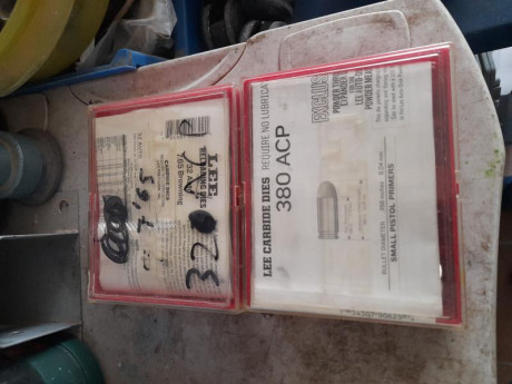 30 cada uno más envio. 01