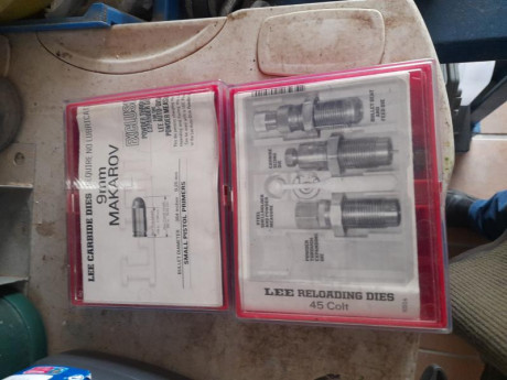 30 cada uno más envio. 00