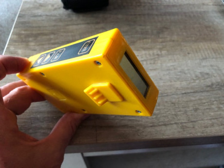 Vendo Timer speed 3000. Tiene rota la solapa de colgar en cinturón. Incluye funda negra para colgar.

Precio 01