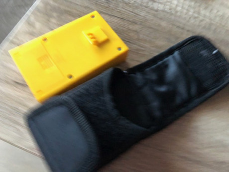 Vendo Timer speed 3000. Tiene rota la solapa de colgar en cinturón. Incluye funda negra para colgar.

Precio 00