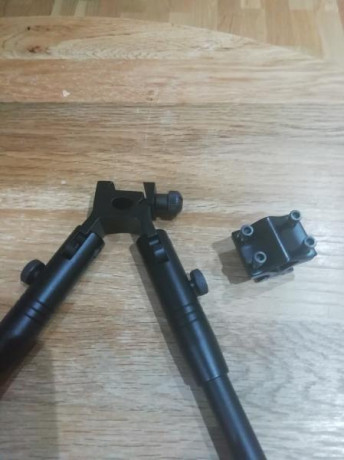 Hola!
Se vende bipode y accesorios que se ven en las fotografías. Precio 35.00€ portes incluidos dentro 00