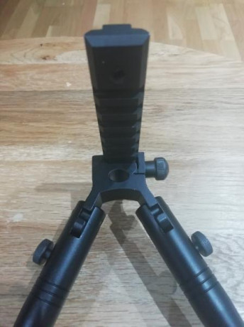 Hola!
Se vende bipode y accesorios que se ven en las fotografías. Precio 35.00€ portes incluidos dentro 10