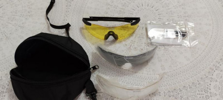 Vendo gafas de tiro marca ess sin estrenar por  60 €...están en Barcelona. 00