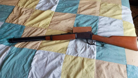 Vendo rifle de palanca Rossi cal. 44-40, en estado impecable muy poco uso, solo galería de tiro, sin marcas. 02