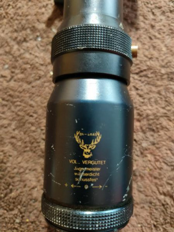 Visor con tubo de 30, 3-9 aumentos, campana de 40 y anillas desmontables.
Poco puedo contar de el ya que 02