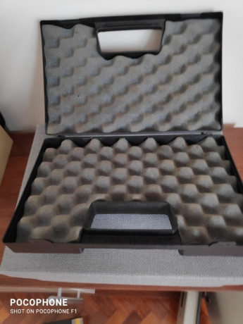 Maletín acolchado con eespuma, 32x 21 cm

10 euros

envío a cuenta del compardor

VENDIDO 01