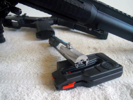 Vendo carabina semiautomática Smith&Wesson MP15-22, calibre 22 LR, ultimo modelo con guardamanos M-Lok, 11