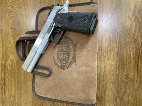 SPS World Custom, calibre 9mm, cañón de 6" idóneo para tiro de precisión, con dos cargadores y su 02