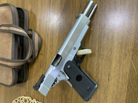 SPS World Custom, calibre 9mm, cañón de 6" idóneo para tiro de precisión, con dos cargadores y su 00