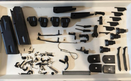 Tengo piecerio vario que ya no voy a dar uso de una llama M82 pasadores,muelles,rampones, agujas, martillo,uña 00