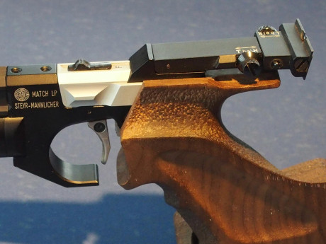 Por haber abandonado las competiciones por edad y pulso hace un par de años, se ofrece pistola PCP de 61
