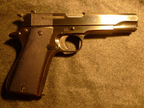 Buenas foreros.

A la venta preciosa Star modelo B de 1944 en calibre 9 para.

Funciona perfectamente, 02