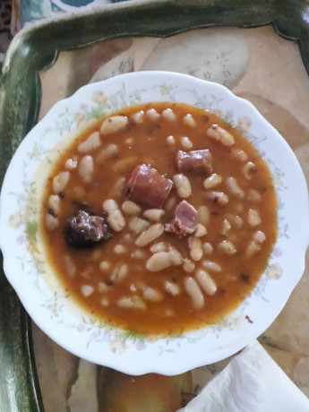 Hoy para comer acelgas hervidas y chuletón de vaca gallega vieja con seis semanas de maduración en cámara 90