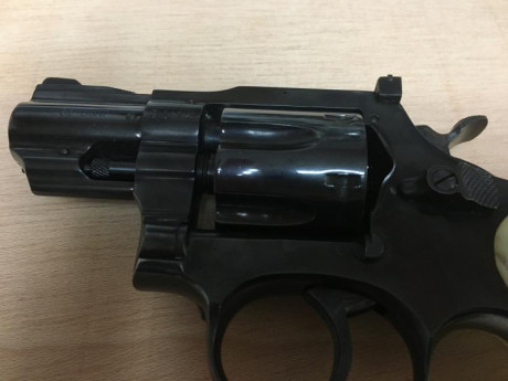 Vendo revolver LLAMA de 2" en muy buen estado, es del calibre 32. Es un arma para defensa, que quiere 00