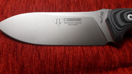 cuchillo cudeman fab con cachas micarta negra con separadores rojos , funda y caja , totalmente nuevo.esta 00