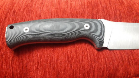 cuchillo cudeman fab con cachas micarta negra con separadores rojos , funda y caja , totalmente nuevo.esta 12