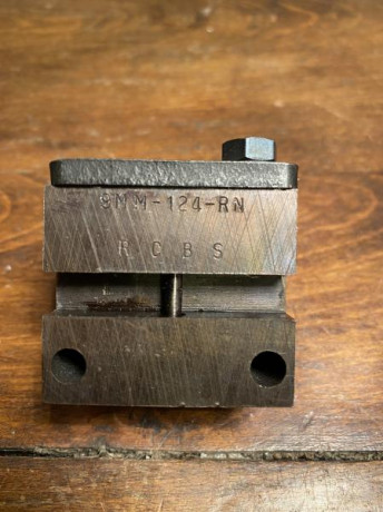   VENDO MOLDE TURQUESA PARA 9 MM, MARCA RCBS, CALIBRE 356 ROUND NOSE, PESO 124 GRAINS   

Vendo turquesa 10