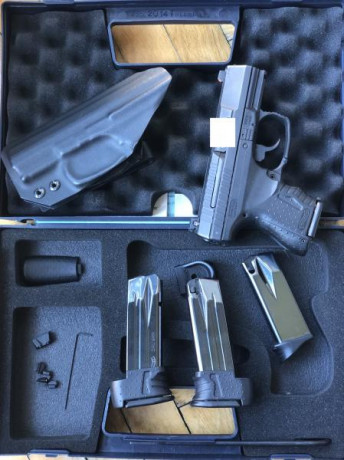a todos,

Vendo mi Walther P99c AS compacta. Es de las pocas pistolas de servicio con striker y DA/SA: 00