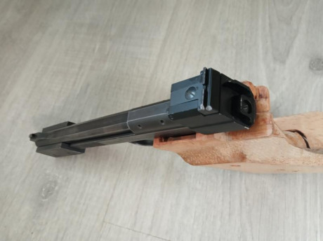 Vendo mi Hammerli International porque al final me quedo con la GSP.

No sé su historia, pero se nota 02