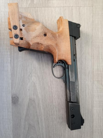 Vendo mi Hammerli International porque al final me quedo con la GSP.

No sé su historia, pero se nota 01