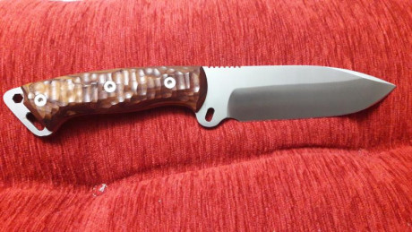 Vendo cuchillo j&v wolf . Cachas cocobolo con separadores rojos , el cuchillo está impecable y tiene 01