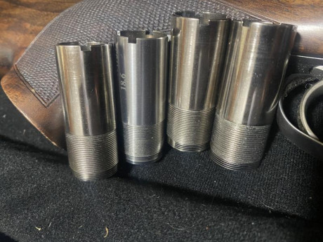 Se venden 4 chokes de escopeta Blaser, tres son los originales que trae la F16, y el cuarto es de la marca 00