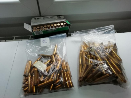 Buenas tardes,

Vendo lote de 161 vainas del 7x57:

102 Remington. A estrenar. 
45 Winchester. 
14 RWS.

Todo 00