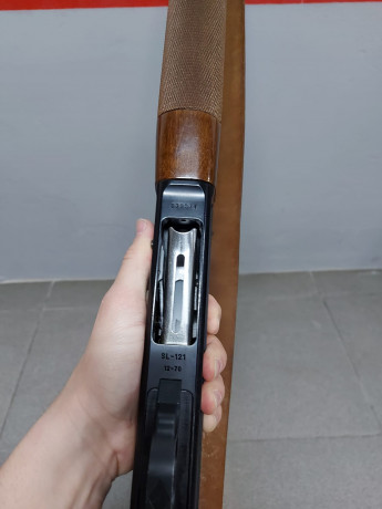 Muy buenas compañeros,

Vendo:

Una escopeta Broning Auto5 en buen estado del calibre 12/70.

Una escopeta 40