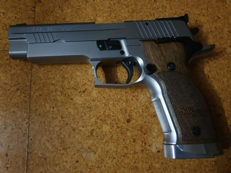 Vendo pistola Sig Sauer P226 S X-Five, en perfecto estado, se encuentra en Sevilla y se puede probar en 81
