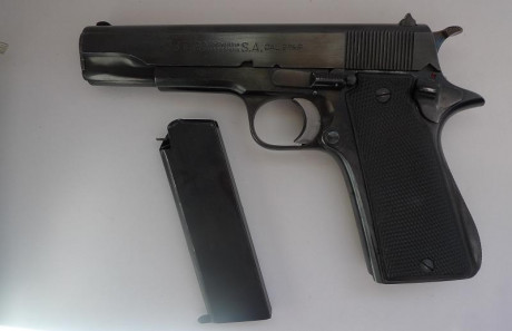 Buenas foreros.

A la venta preciosa Star modelo B de 1944 en calibre 9 para.

Funciona perfectamente, 40