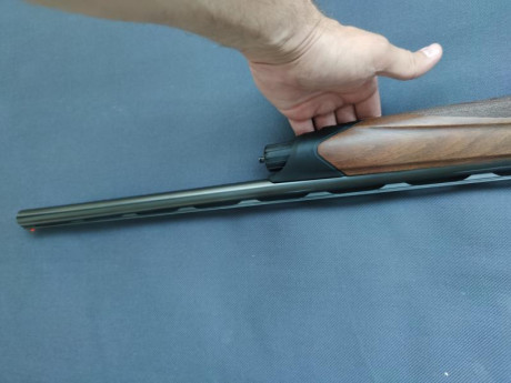 Vendo escopeta de la marca Beretta, modelo A400 Xplor Novator, no ha tirado 50 tiros. 
Madera de nogal, 00
