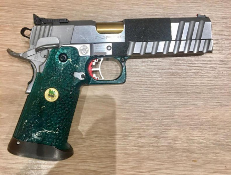Un amigo me ha pedido que se la anuncie. 1800€. Dos cañones shuemann en 9mm los dos. uno con 500 tiros 21