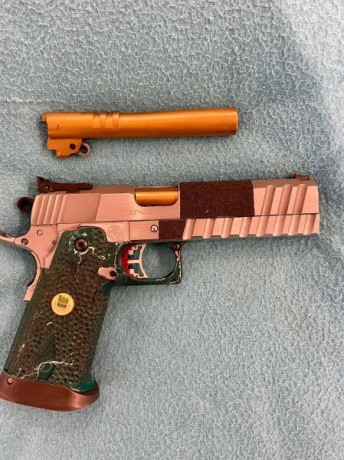 Un amigo me ha pedido que se la anuncie. 1800€. Dos cañones shuemann en 9mm los dos. uno con 500 tiros 20