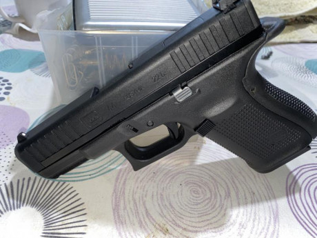Hola muy buenas, vendo esta maravillosa pistola del calibre 22long rifle , ligera , eficaz y preciosa!
Es 01