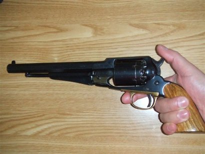 Pues al hilo de un compañero que pide que le ayuden a elegir un revolver y mi afición por ellos, se me 90