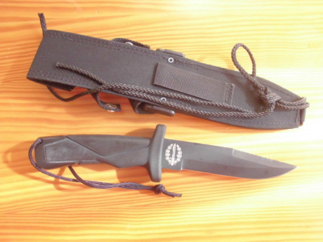 Hola pongo en venta este cuchillo de mi colección:
Aitor Hammerhead, modelo similar al último Aitor entregado 00